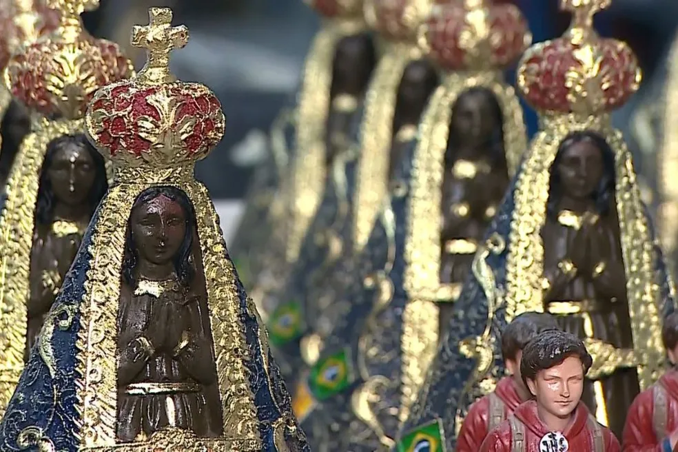 Produção de imagens de Nossa Senhora Aparecida triplica antes da Festa da Padroeira
