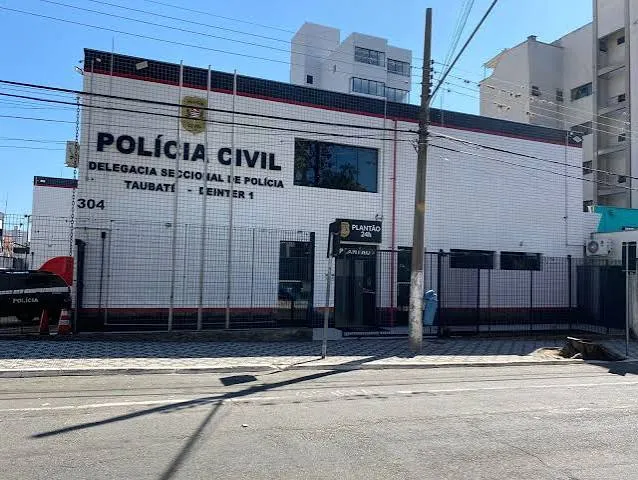 Homem é preso após agredir e ameaçar companheira em Taubaté