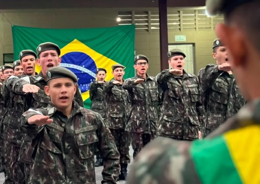 Tiro de Guerra realiza cerimônia do Dia do Soldado e Juramento à Bandeira em Jacareí