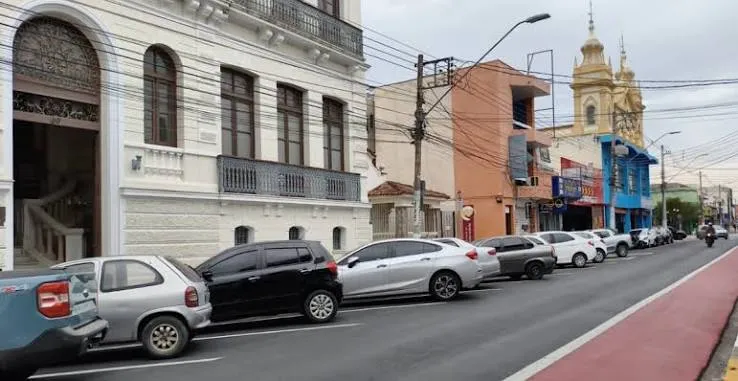 Pindamonhangaba avança na implantação da Zona Azul com 1.460 vagas e monitoramento em tempo real