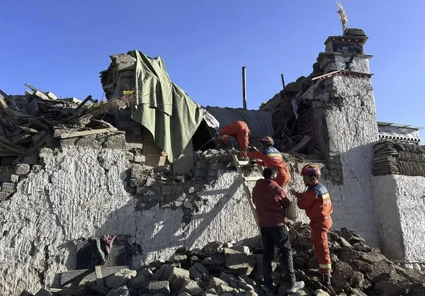Colapso de geleira provoca enchente devastadora entre Nepal e Tibete; terremoto é descartado