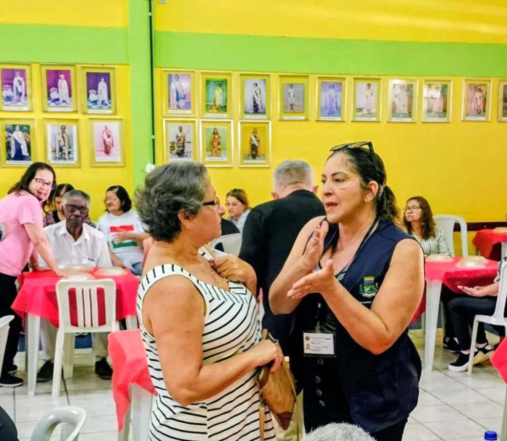 Procon orienta aposentados sobre golpes e contratos abusivos em roda de conversa em Pinda
