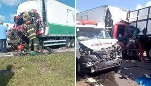 Grave acidente com caminhão, carretas e ambulância deixa um morto e três feridos no interior de SP