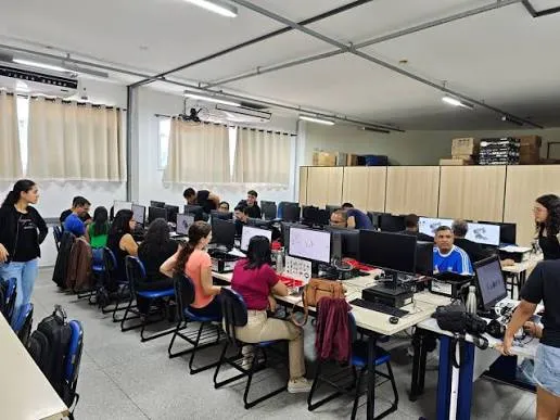 Caraguatatuba avança na implantação da Computação na rede municipal de ensino