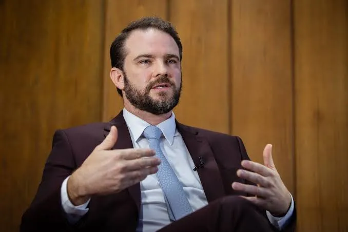 Durigan defende reforço da regra fiscal e mudanças no controle de políticas sociais