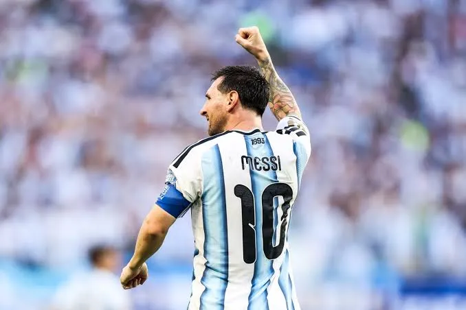 Messi anuncia aposentadoria da seleção argentina após mais de 20 anos de trajetória