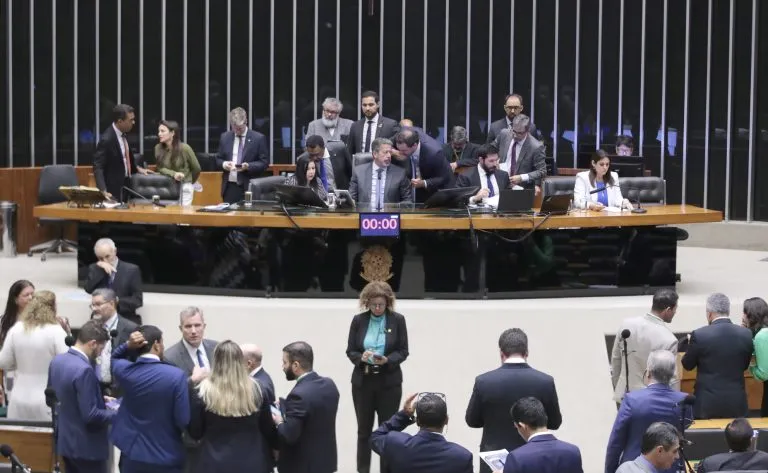 Governo estabelece novas regras para venda e transferência de ingressos e mira cambismo digital