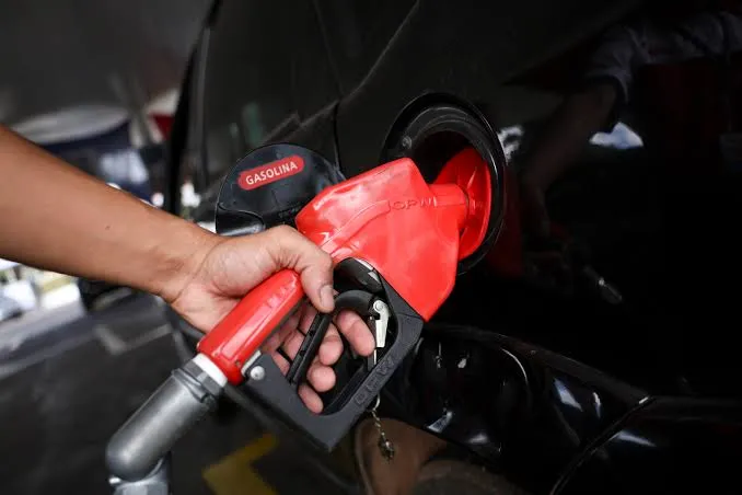 Governo prorroga por 60 dias imposto de 12% sobre exportação de petróleo
