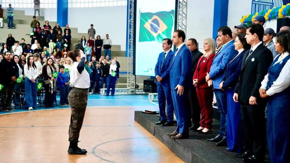 Prefeito destaca autonomia, oportunidades e serviços públicos durante 7 de Setembro em Caraguatatuba