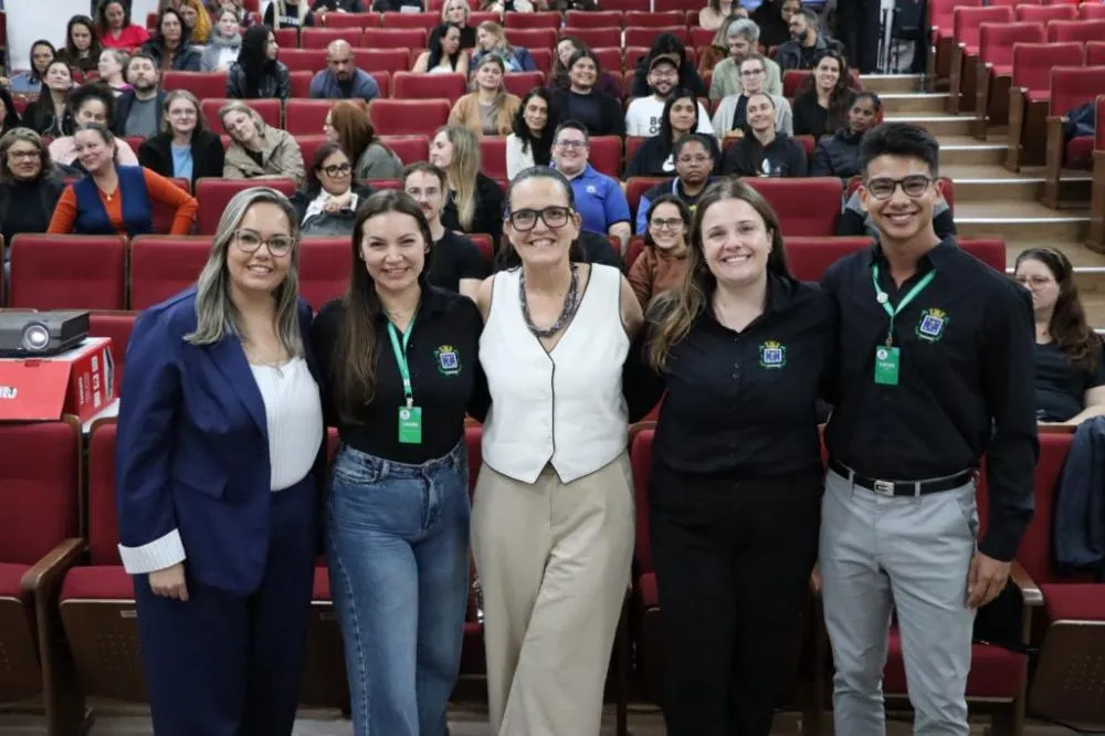 Noite de aprendizado reúne participantes em atividade de capacitação em Ubatuba