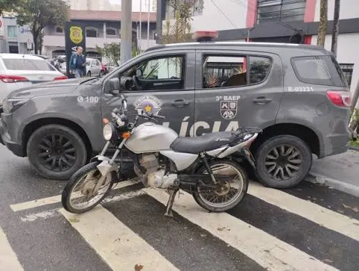 Polícia Militar apreende motocicleta com queixa de furto em Taubaté