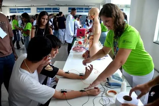 Feira das Profissões apresenta cursos e possibilidades de carreira em Caraguatatuba