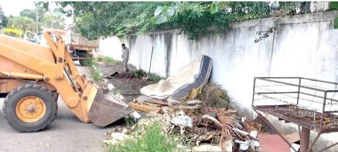 Descarte irregular gera retirada de 230 caminhões de entulho por mês em Pindamonhangaba