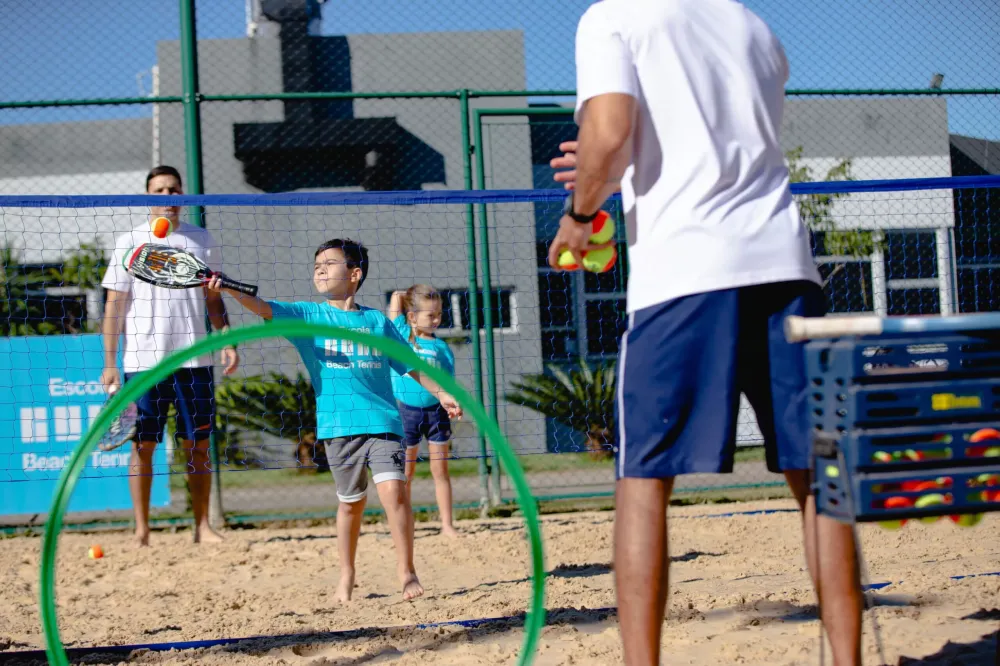 Guaratinguetá oferece aulas gratuitas de beach tennis três vezes por semana
