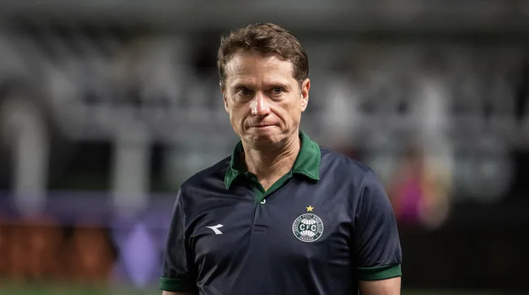 Seabra reencontra Vasco após negociação que quase provocou saída do Coritiba