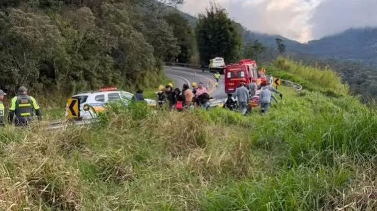 Pneu careca e falta de autorização são apontados após acidente com ônibus de romeiros em Cruzeiro