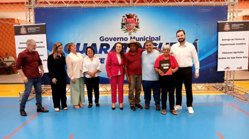 Guaratinguetá entrega 461 matrículas e avança na regularização fundiária do Jardim do Vale