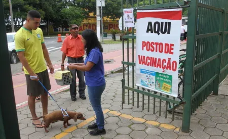 Jacareí realiza vacinação antirrábica de cães e gatos no Parque Meia Lua