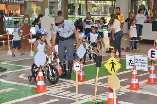 Serramar Shopping terá mini pista de direção para crianças durante Semana do Trânsito