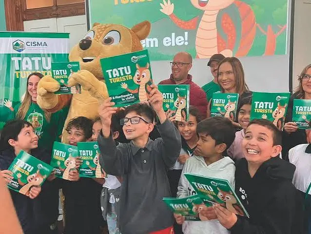Livro infantil “Tatu Turista” é lançado durante Semana Municipal do Turismo em Pindamonhangaba