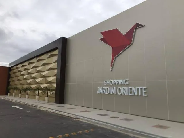 Suspeito é preso após furto de 96 peças de roupa em shopping de São José dos Campos