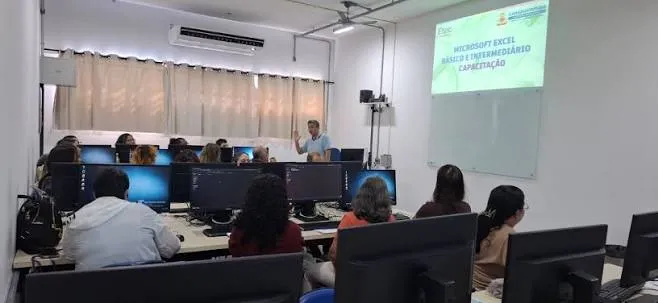 Caraguatatuba capacita nova turma de servidores em curso de Excel Básico
