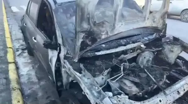 Incêndio destrói carro próximo a escola em Ubatuba