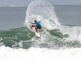 Seletiva garante vagas para surfistas de São Sebastião em etapa internacional da WSL