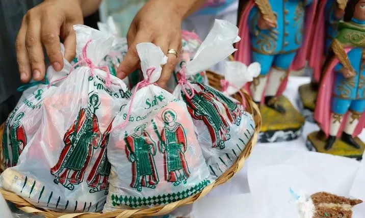 Tradição de São Cosme e Damião mantém distribuição de doces e celebração popular
