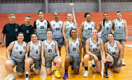 Jacareí celebra vitórias das equipes master de basquete e bons resultados no esporte