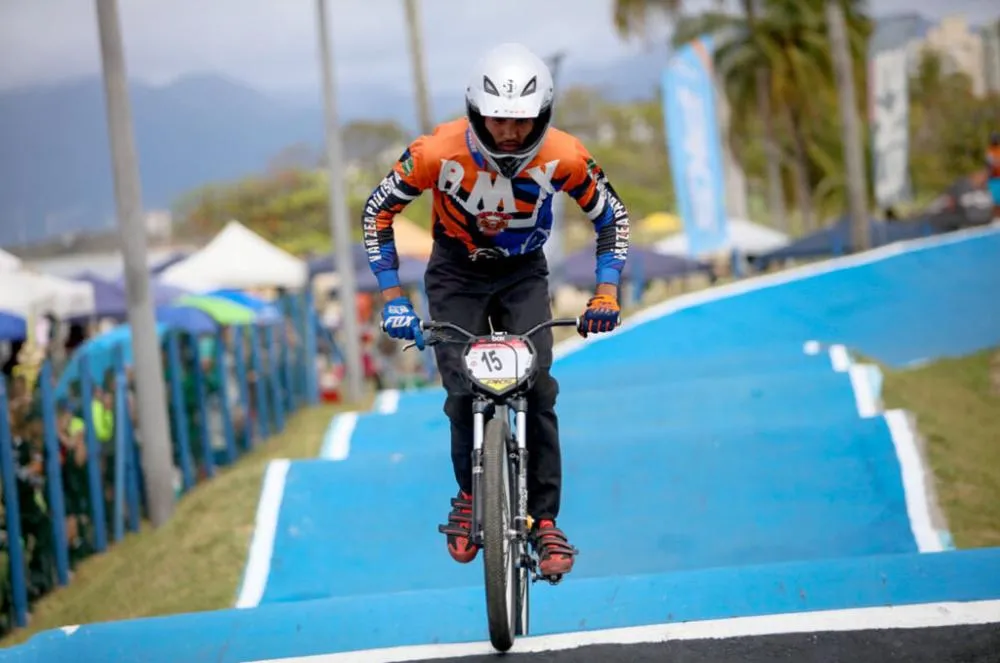Pilotos de Caraguatatuba conquistam pódios no Campeonato Paulista de BMX Racing