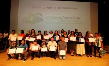 Formatura marca encerramento da primeira turma do programa Feira de Empreendedorismo nos Trilhos em Jacareí