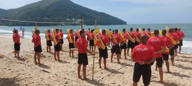 Curso de formação de guarda-vidas temporários de Caraguatatuba segue até 16 de outubro