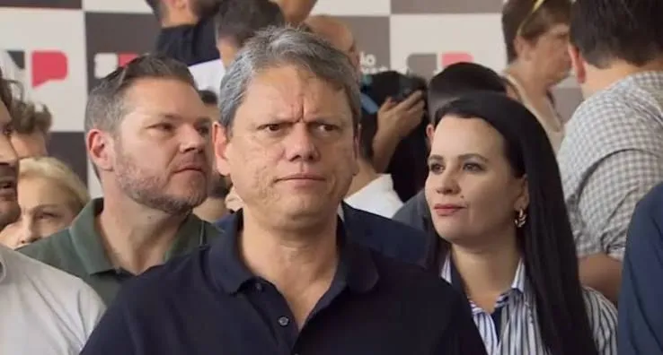 Reeleito, Tarcísio de Freitas promete duplicação da Caraguá-Ubatuba, novos hospitais e Muralha Paulista no Vale