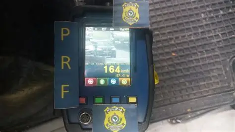 PRF flagra carro a 178 km/h na Rodovia Presidente Dutra, em Aparecida