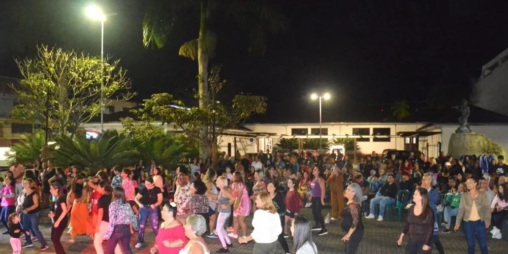 Praça do Caiçara recebe 3ª Noite Cubana com música e aulas gratuitas de dança em Caraguatatuba