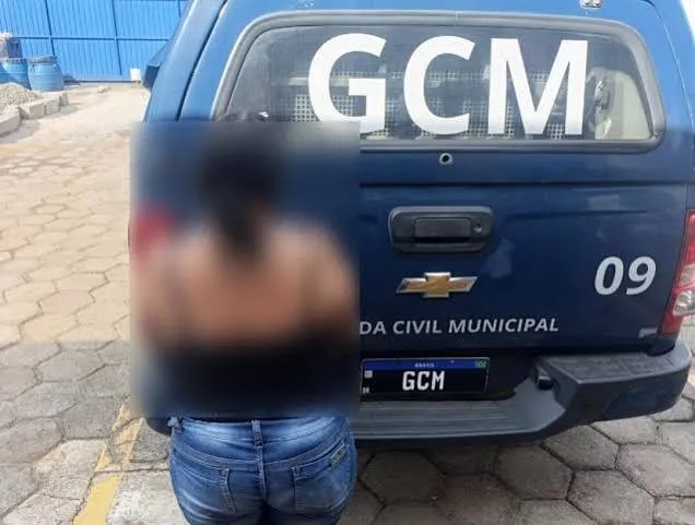 Mulher é presa pela Guarda Civil Municipal durante patrulhamento em Pindamonhangaba