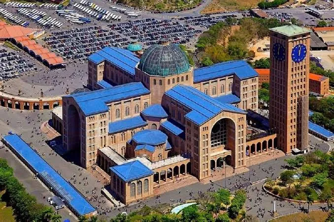 Santuário Nacional de Aparecida abre 24 horas para receber romeiros durante a Festa da Padroeira