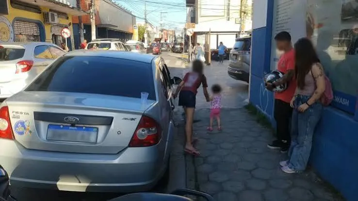 GCM resgata duas irmãs trancadas dentro de carro sob calor intenso no Centro de Pindamonhangaba