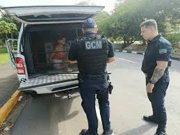 Patrulhamento preventivo da GCM termina com prisão e apreensão de substância suspeita em Pindamonhangaba