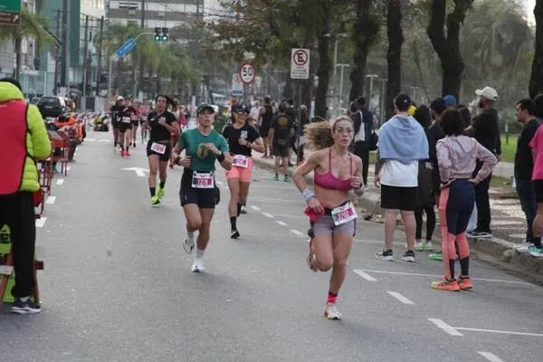 Corrida com 3,8 mil participantes altera trânsito e itinerários de ônibus em Santos neste domingo