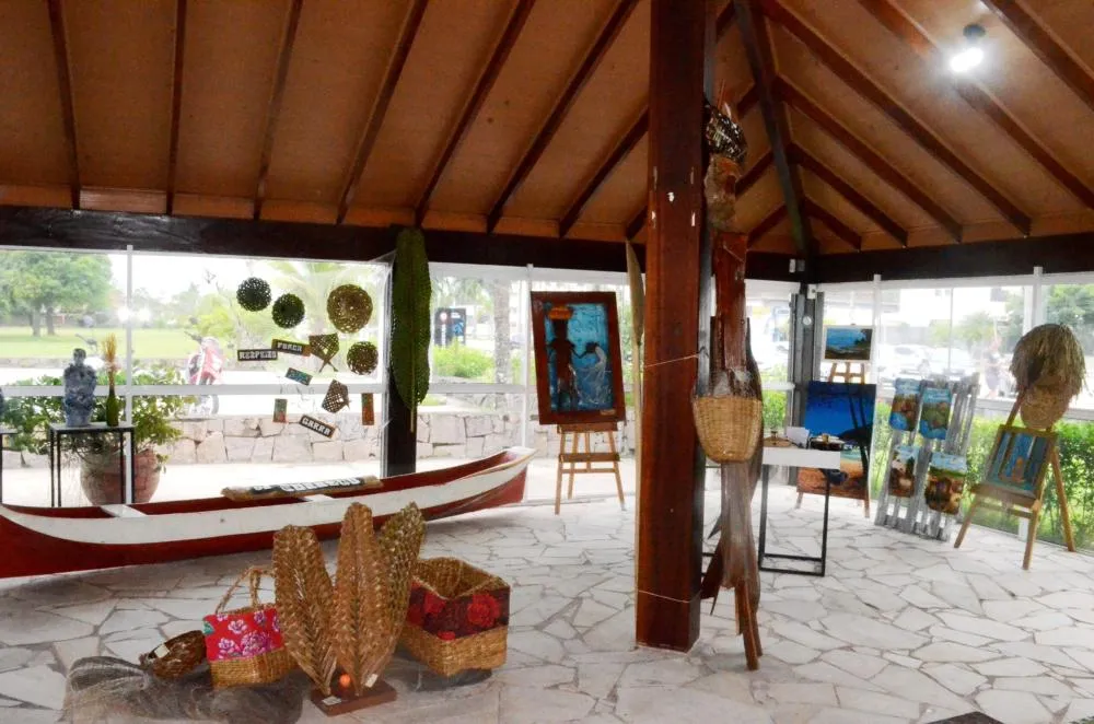 Exposição da UNESCO valoriza tradição das canoas caiçaras em Caraguatatuba