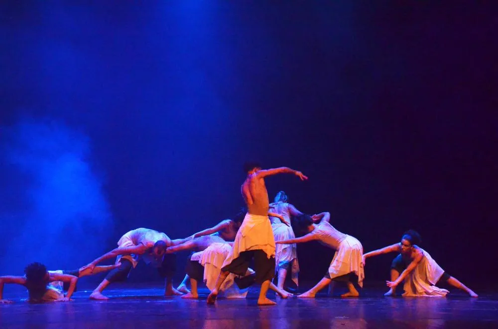 Corpo de Baile de Caraguatatuba estreia espetáculo gratuito “En_tre” no Teatro Mario Covas em novembro