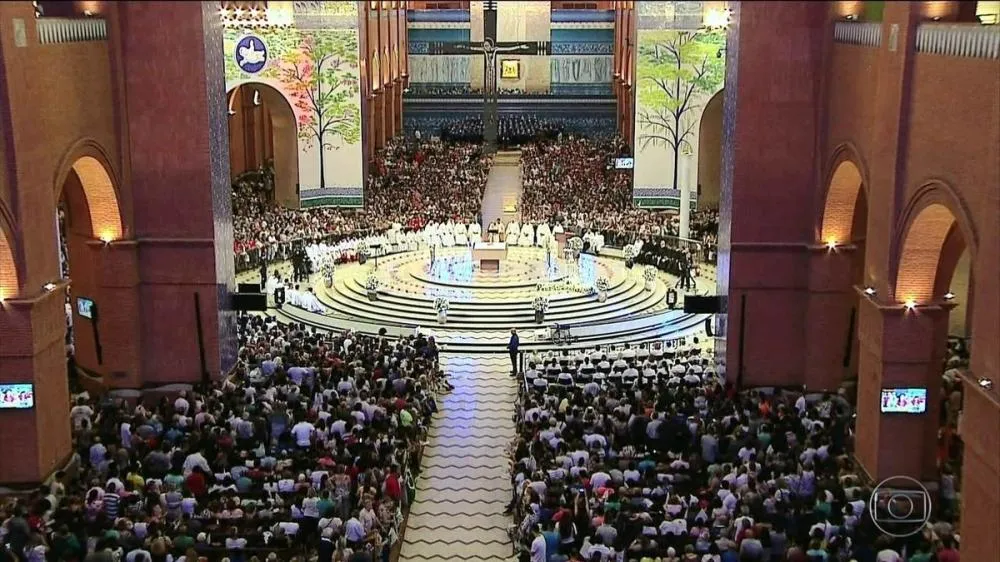 Missa no Santuário Nacional de Aparecida pede orações pela saúde do Papa Leão XIV durante cirurgia