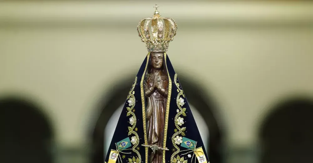 Por que Nossa Senhora Aparecida é negra? Conheça a história e as explicações sobre a cor da imagem da Padroeira do Brasil