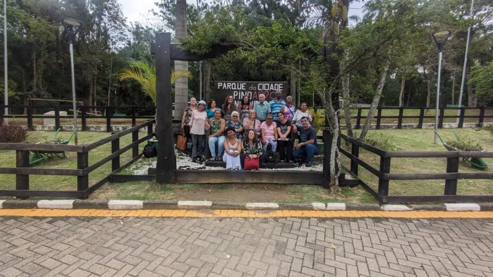 CRAS Araretama promove atividade de convivência com idosos no Parque da Cidade, em Pindamonhangaba
