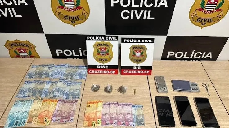 Irmãos são presos suspeitos de tráfico de drogas durante operação da Polícia Civil em Cruzeiro