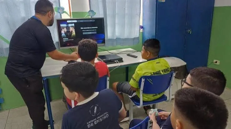 Caravana Esportiva leva universo dos e-sports para 210 estudantes de escola municipal em Taubaté