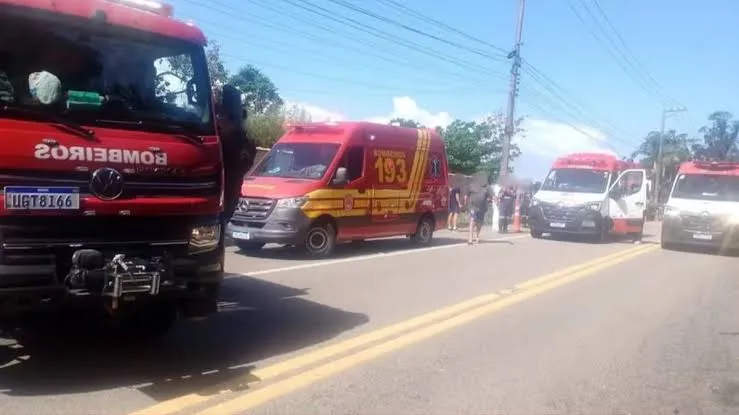 Motociclista fica gravemente ferida após colisão com carro na Rio-Santos, em São Sebastião