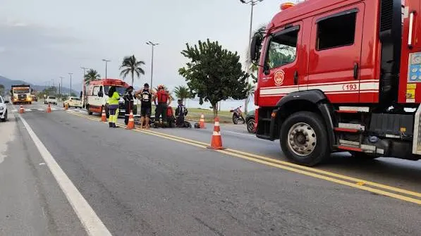 Atropelamento envolvendo bicicleta elétrica provoca interdição de acostamento na Rodovia Rio-Santos, em Caraguatatuba